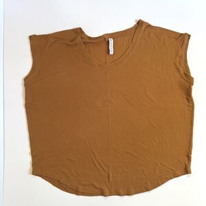 Athleta Size XL Cloudlight Stratus Tee Mustard Yellow Brown‎ Shirt